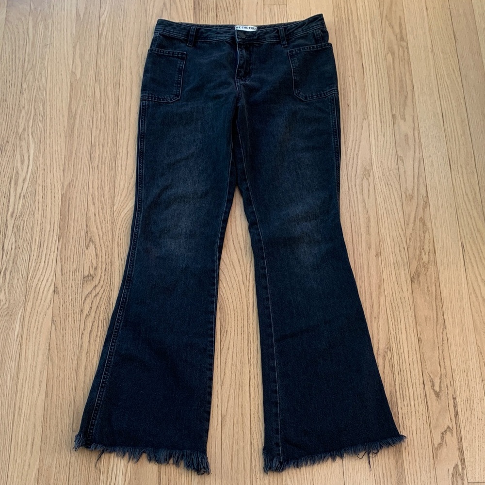 Free People We The Free Izzy Flare Leg Patch Pocket Raw Hem Black Jeans Size 28